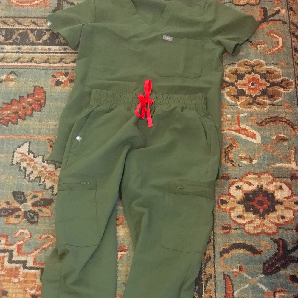 Figs Olive XS Scrub Set